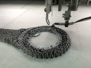 MAQUINA DE BORDAR CON FIBRA DE CARBONO